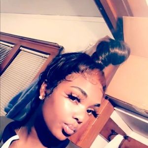 Meet your Posher, Jania